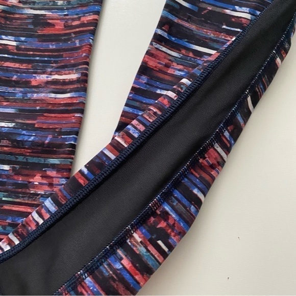 Lululemon train times 7/8 pant 25” Hinshu alpine white multi/black blue size 4 - Picture 7 of 9